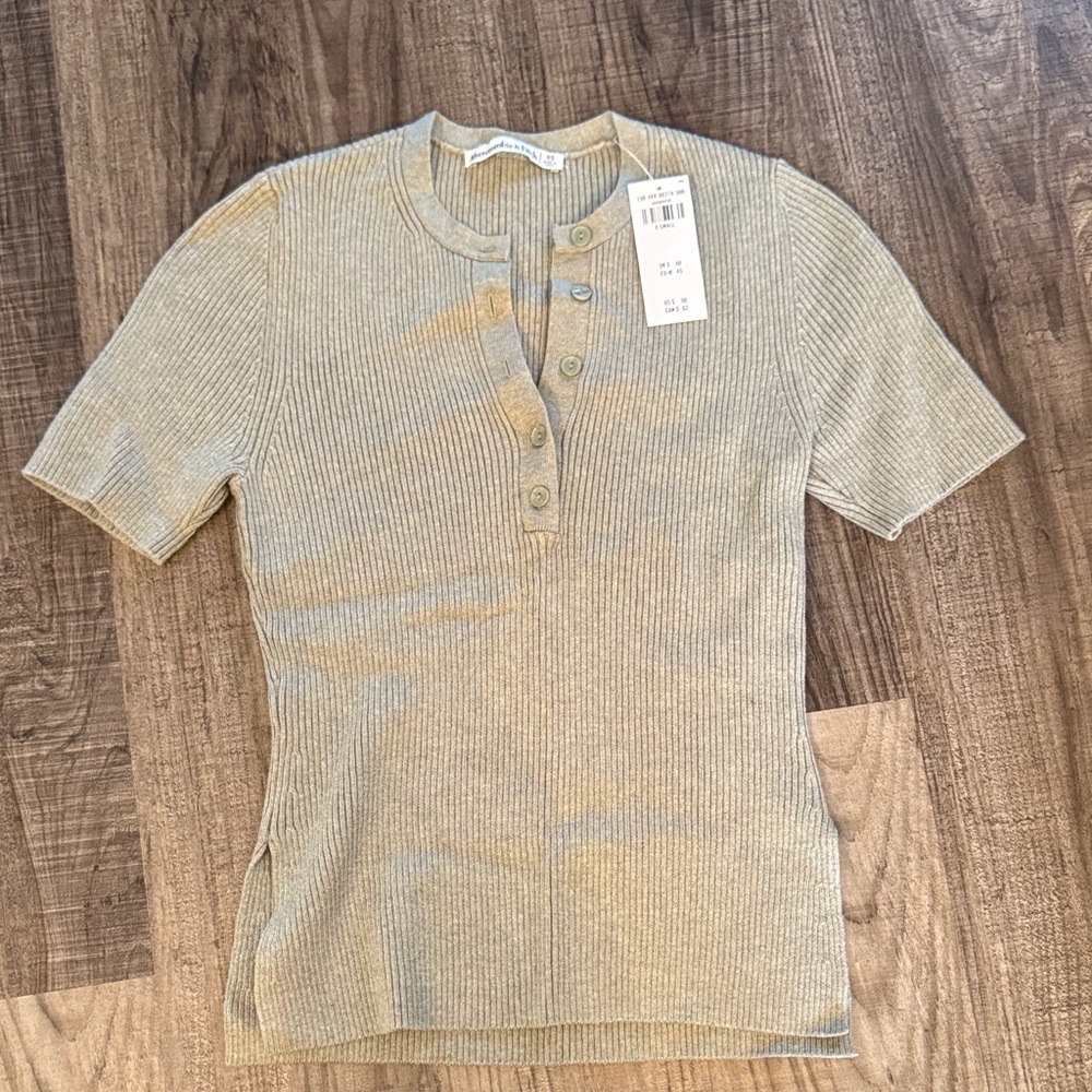 Abercrombie & Fitch Short-Sleeve Ribbed Henley in Olive Green